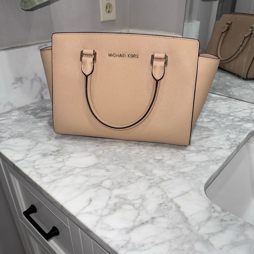 Michael Kors Selma Medium Handbag